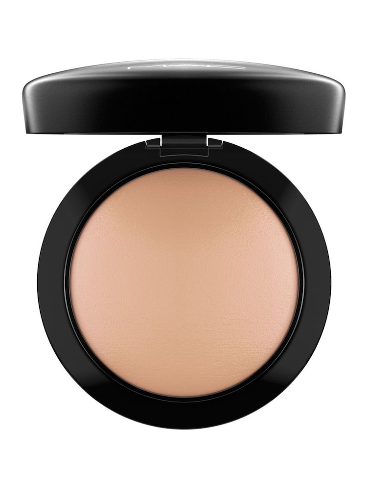 MAC Mineralize Skinfinish Natural Face Powder - Image 2 of 4 MAC Mineralize Skinfinish Natural Face Powder - Image 2 of 4