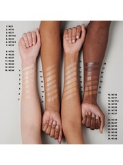 MAC Studio Radiance Serum Powered Foundation - Image 5 of 6