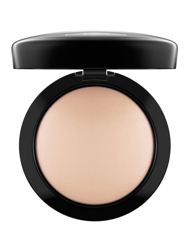 MAC Mineralize Skinfinish Natural Face Powder - Image 2 of 4 MAC Mineralize Skinfinish Natural Face Powder - Image 2 of 4
