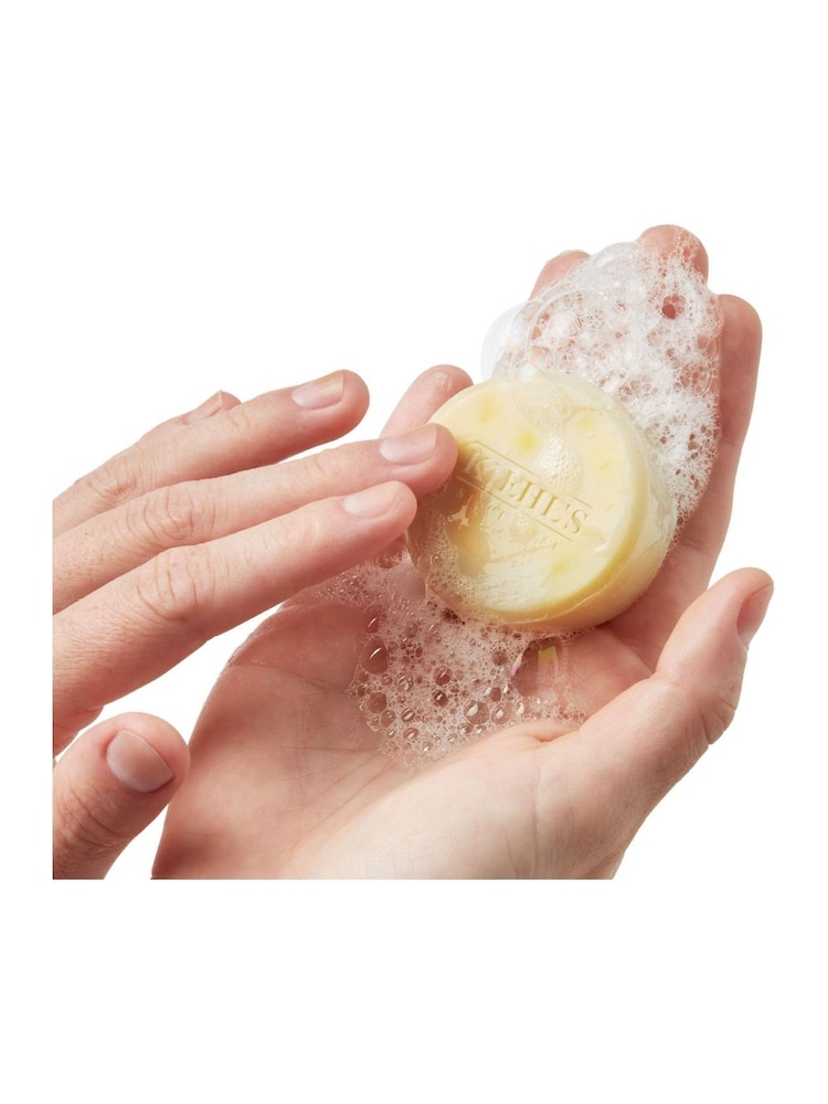 Kiehls Calming & Soothing Concentrated Cleansing Bar 100g - Image 2 of 5 Kiehls Calming & Soothing Concentrated Cleansing Bar 100g - Image 2 of 5