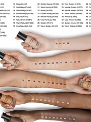 Bobbi Brown Skin Foundation SPF 15 - Image 3 of 3