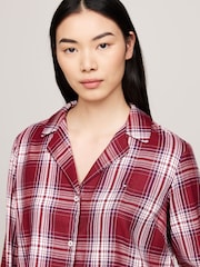 أحمر - طقم بيجامة ناعمة بأكمام طويلة من Tommy Hilfiger - صورة 3 من 5