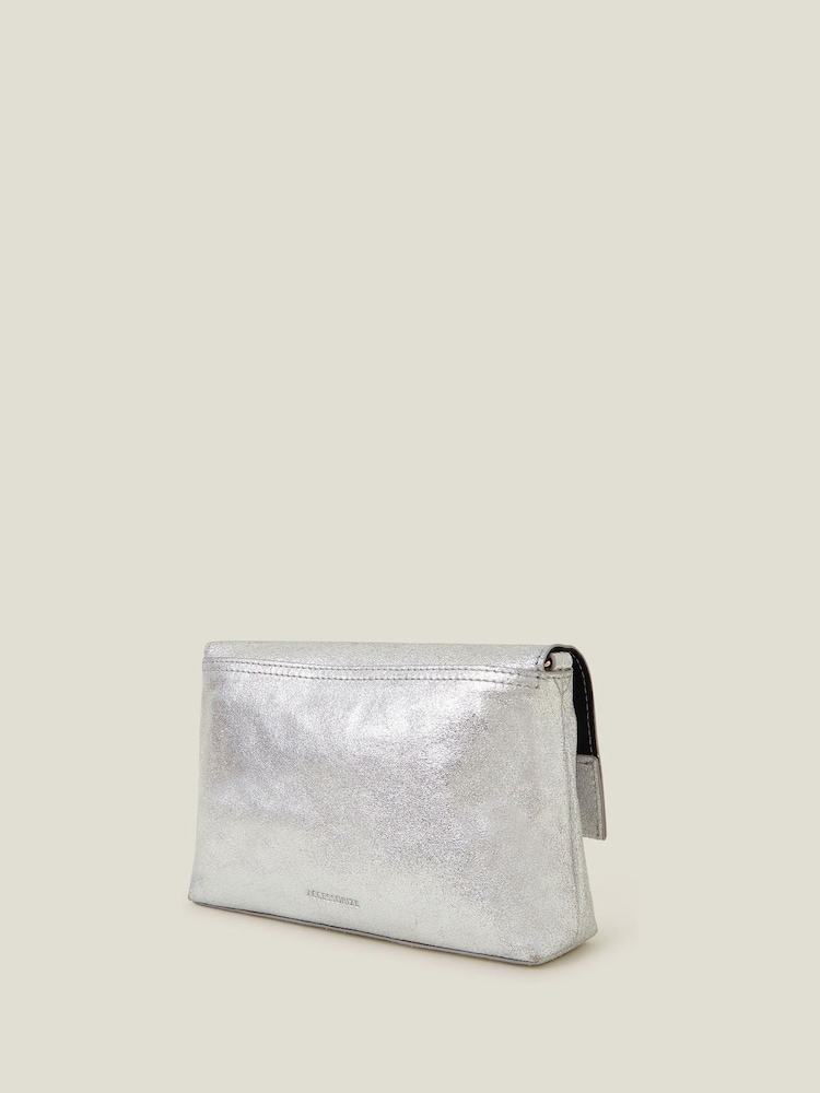 Bolso bandolera pequeño de piel con efecto metalizado de Accessorize - Imagen 2 de 3