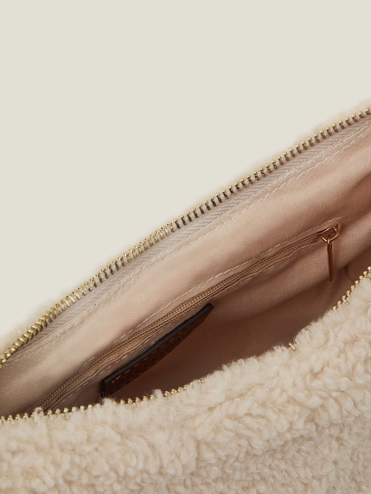 Accessorize, Umhängetasche aus Lammfellimitat - Bild 2 von 2