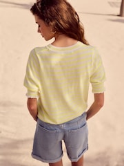 Raya amarilla con limas bordadas - Short Sleeve Crew Neck T-Shirt With Frill Edge Detail - Imagen 2 de 8