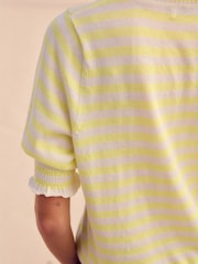 Raya amarilla con limas bordadas - Short Sleeve Crew Neck T-Shirt With Frill Edge Detail - Imagen 4 de 8