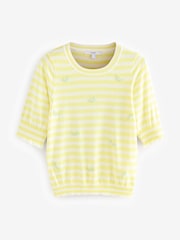 Raya amarilla con limas bordadas - Short Sleeve Crew Neck T-Shirt With Frill Edge Detail - Imagen 6 de 8