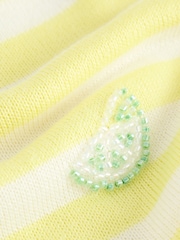 Raya amarilla con limas bordadas - Short Sleeve Crew Neck T-Shirt With Frill Edge Detail - Imagen 7 de 8