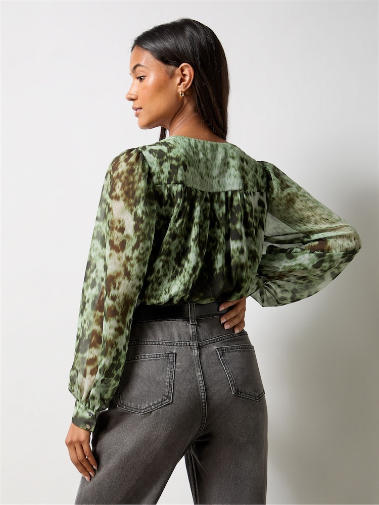 Ro&Zo Green Leopard Print Blouses - Image 6 of 6