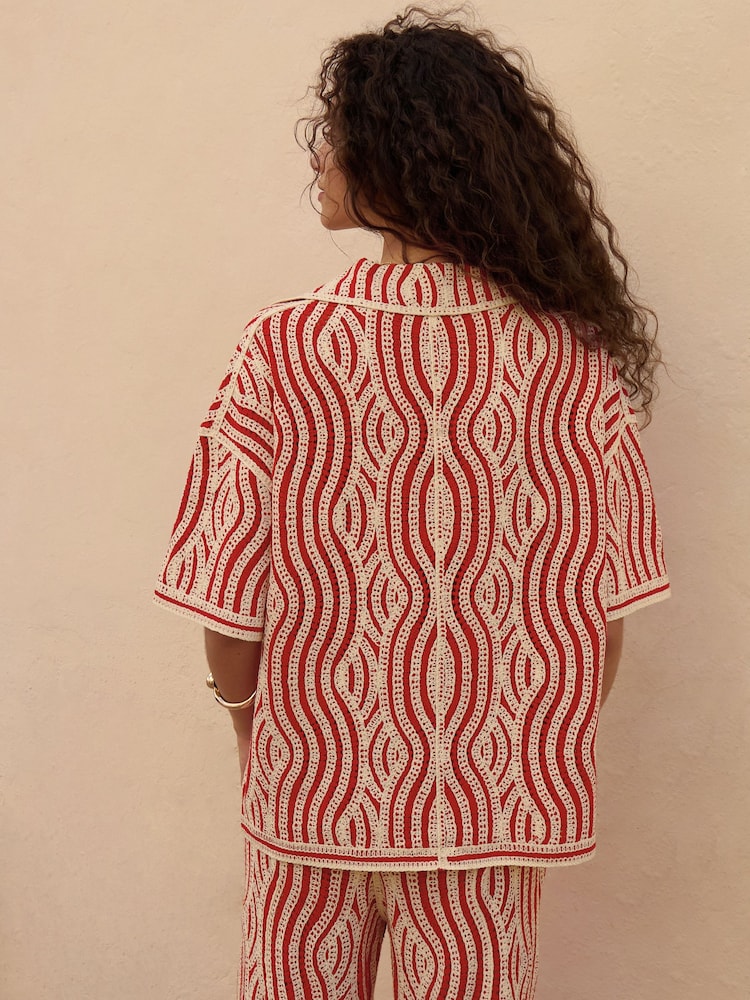 Rojo crudo - Camisa de manga corta con cuello de crochet ondulado - Imagen 2 de 9