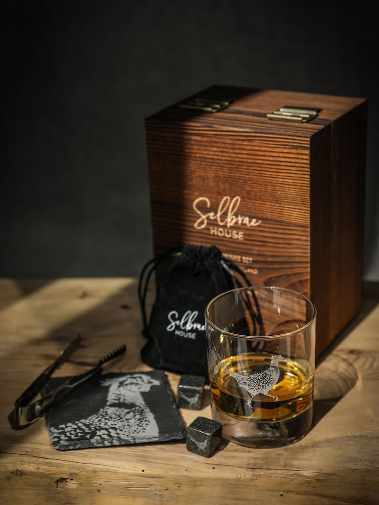 Selbrae House Grey Pheasant Drinks Set - Image 1 of 3 Selbrae House Grey Pheasant Drinks Set - Image 1 of 3