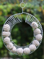 Dibor Green Wreath Garden Bird Feeder - Image 5 of 5