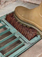 Dibor Green Boot Garden Brush and Scraper - Image 4 of 6