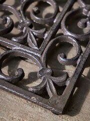 Dibor Brown Cast Iron Ornate Doormat - Image 3 of 5