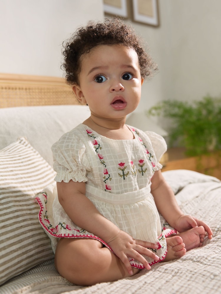 Blanco con bordados - Mameluco con diseño tejido de algodón 100 % para bebé (0 meses - 2 años) - Imagen 1 de 8 Blanco con bordados - Mameluco con diseño tejido de algodón 100 % para bebé (0 meses - 2 años) - Imagen 1 de 8