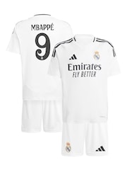 طقم للشباب بتصميم الطقم الأساسي لفريق Real Madrid لموسم 2024-25 بطبعة 9 Mbappé من adidas - صورة 1 من 3
