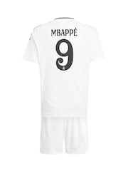 طقم للشباب بتصميم الطقم الأساسي لفريق Real Madrid لموسم 2024-25 بطبعة 9 Mbappé من adidas - صورة 3 من 3