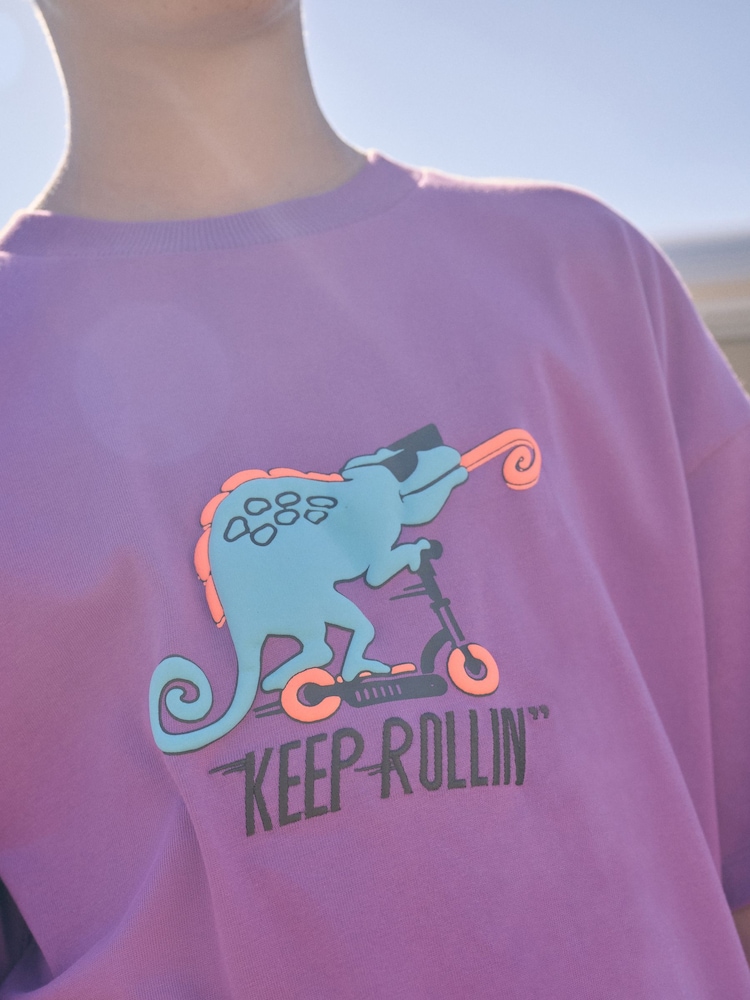 Violet motif lézard - T-shirt décontracté à manches courtes imprimé graphique (3-16ans) - Image 3 of 7