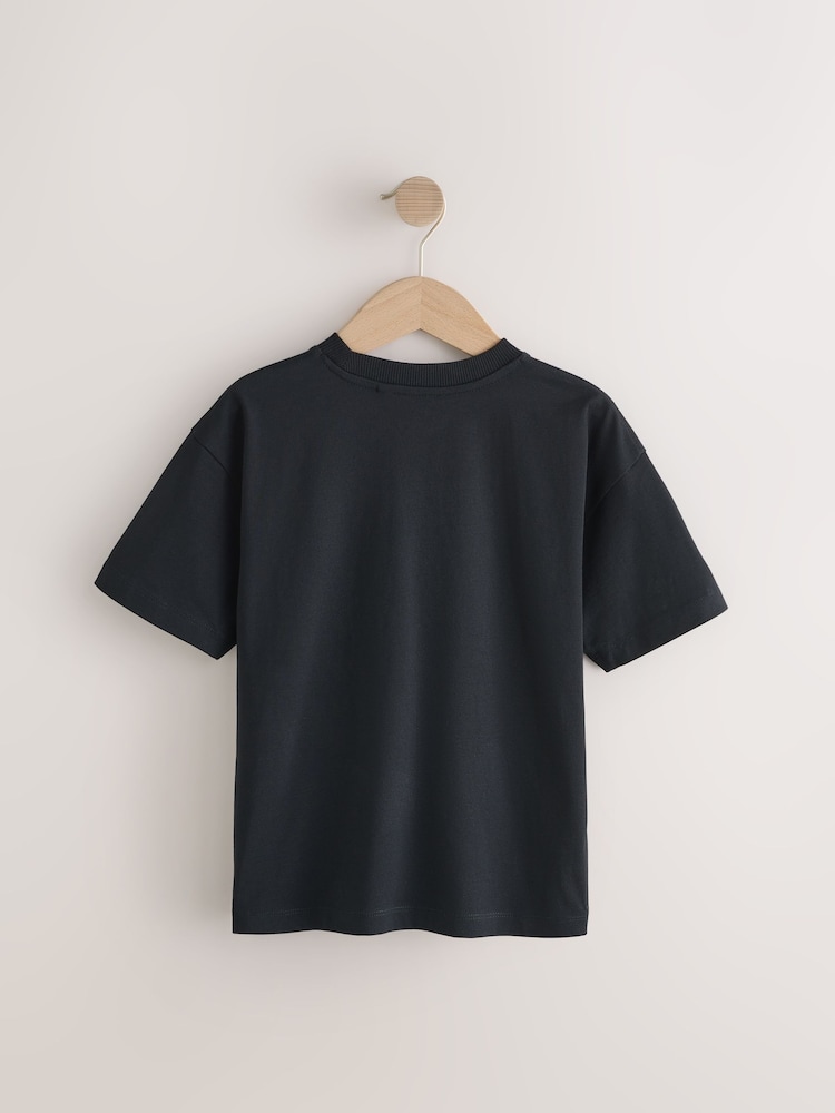 Schwarz Graffiti-Ente - Kurzärmeliges T-Shirt mit Grafikprint in Relaxed-Fit (3–16 J.) - Bild 2 von 4 Schwarz Graffiti-Ente - Kurzärmeliges T-Shirt mit Grafikprint in Relaxed-Fit (3–16 J.) - Bild 2 von 4