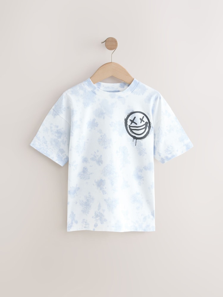 Blau - Relaxed Fit T-Shirt mit Batik-Grafikdruck und kurzen Ärmeln (3-16Jahre) - Bild 1 von 4 Blau - Relaxed Fit T-Shirt mit Batik-Grafikdruck und kurzen Ärmeln (3-16Jahre) - Bild 1 von 4