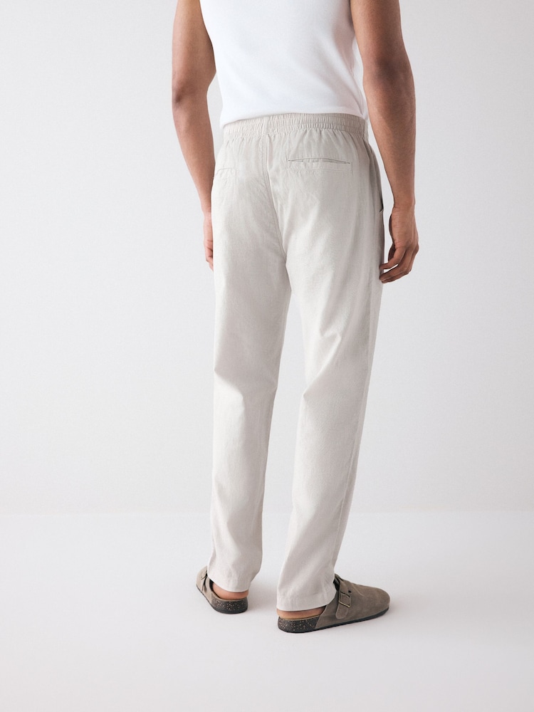Hellgrau - reguläre Passform mit schmal zulaufendem Bein - Hose mit elastischem Kordelzug in der Taille aus Leinen und Baumwolle - Bild 2 von 11 Hellgrau - reguläre Passform mit schmal zulaufendem Bein - Hose mit elastischem Kordelzug in der Taille aus Leinen und Baumwolle - Bild 2 von 11