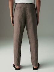 Castanho - Ajuste cônico regular - Calças Chino exclusivas de linho 100% - Imagem 4 de 12