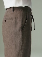 Castanho - Ajuste cônico regular - Calças Chino exclusivas de linho 100% - Imagem 7 de 12