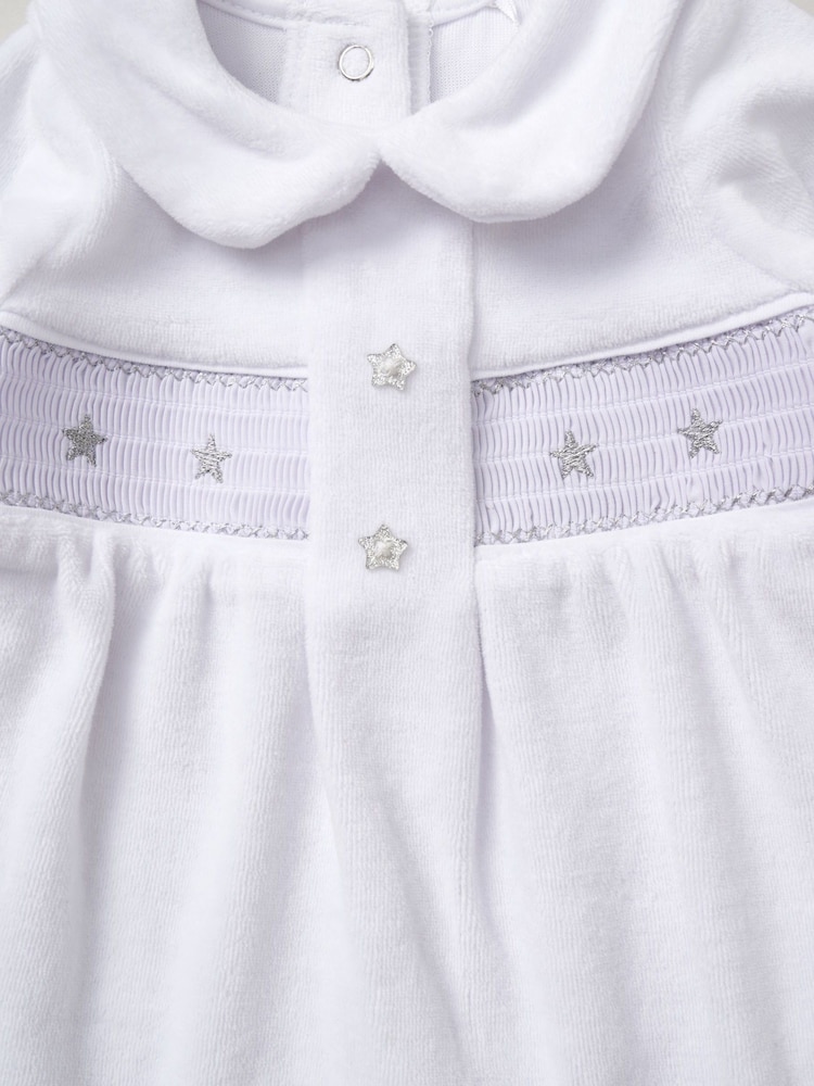 Weiß - Rock-A-Bye Baby Boutique Velour All-In-One Sleepsuit - Bild 3 von 3 Weiß - Rock-A-Bye Baby Boutique Velour All-In-One Sleepsuit - Bild 3 von 3
