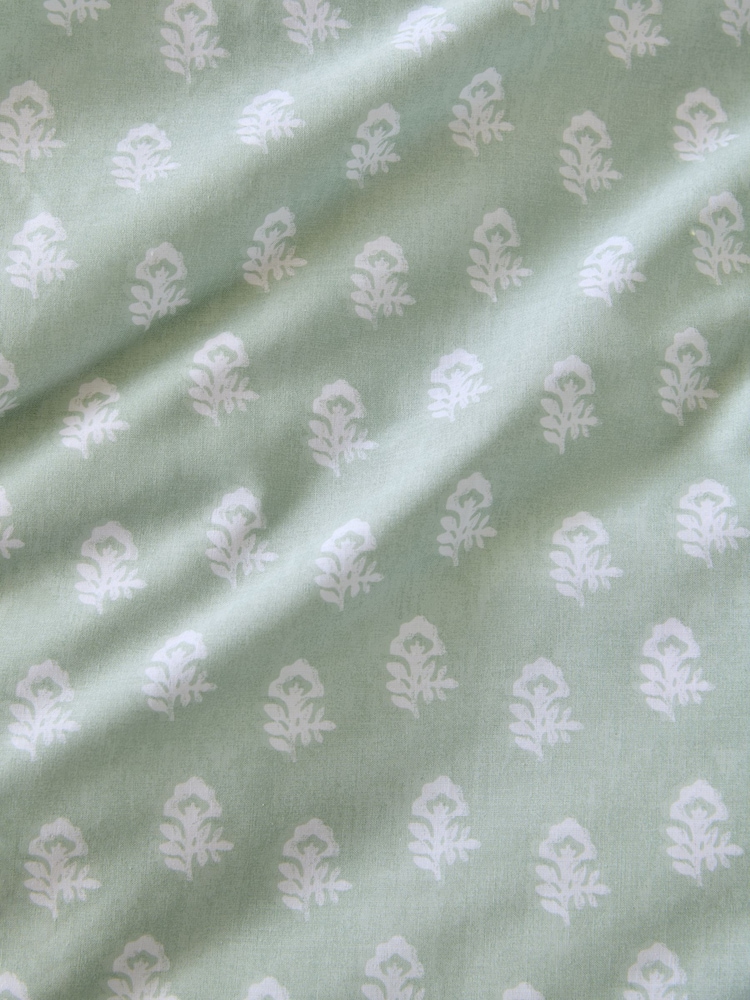 2 Pack Green/White Woodblock Floral Reversible Duvet Cover and Pillowcase Set - Image 4 of 8
