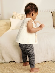 Cream/Grey Giraffe - 100% Cotton Woven Baby Stitched Animal Top and Printed Leggings Set - Imagen 3 de 5
