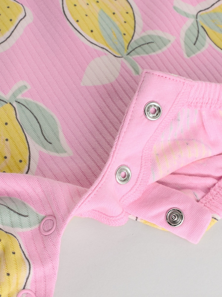 Rosa und weißer Früchteprint - Baby-Strampler mit Trägern, 3er-Pack - Bild 11 von 11 Rosa und weißer Früchteprint - Baby-Strampler mit Trägern, 3er-Pack - Bild 11 von 11