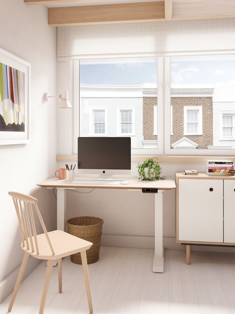 Bisley Grey Adjustable Height Desk With Perfect Sense Large Desktop - Image 1 of 3