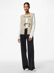 PIECES Cream Tie Front Bow Knitted Sleeveless Vest - Image 5 of 7