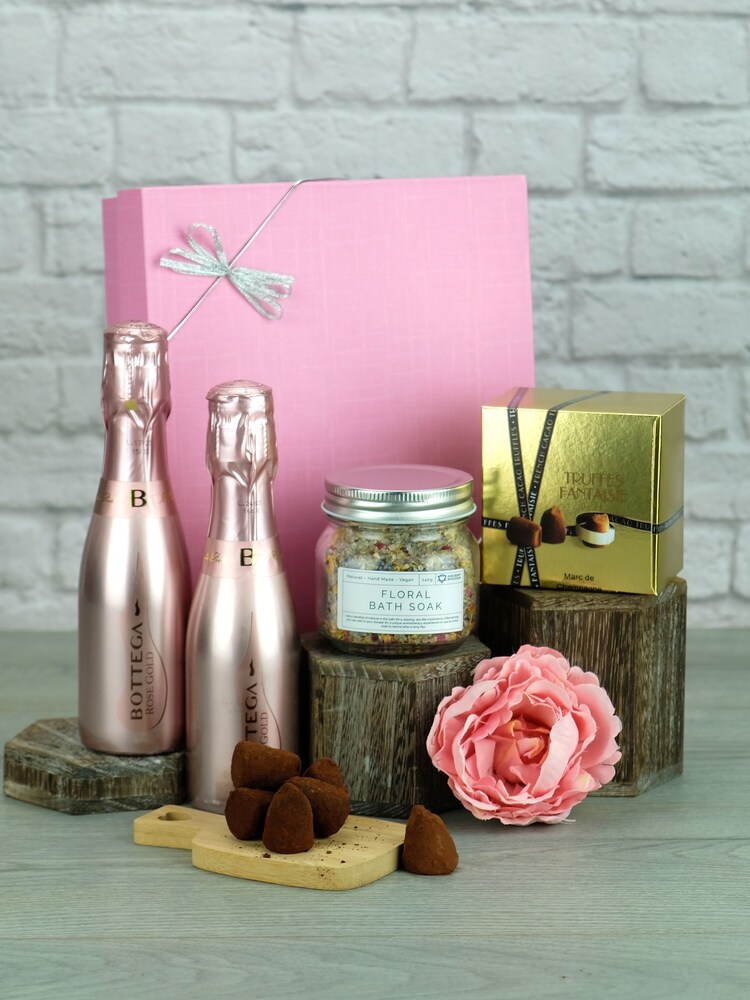 Le Bon Vin Bottega Rose Gold Prosecco Treat Gift Box - Image 1 of 1