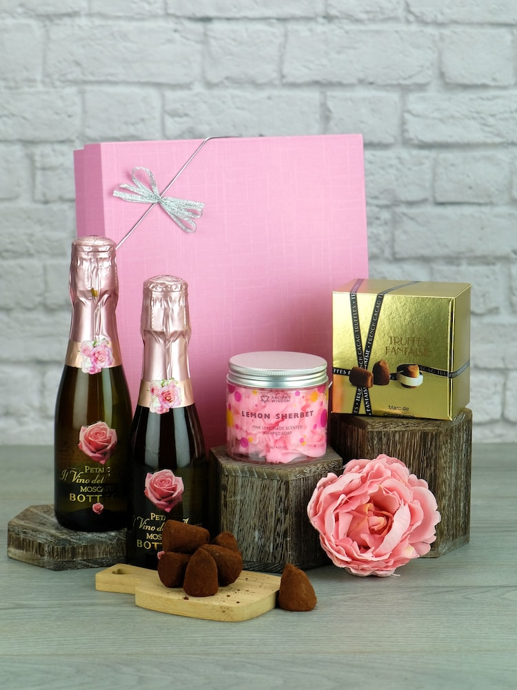 Le Bon Vin Sweet Moscato & Truffles Treat Box - Image 1 of 1