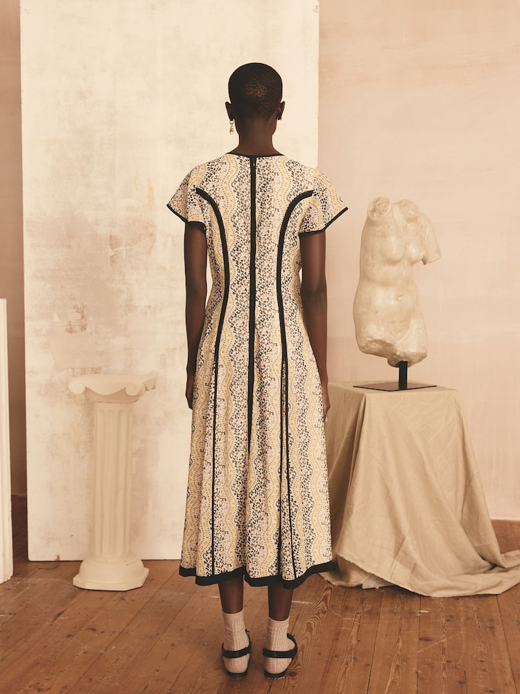 Robe Cath Kidston à ourlet mouchoir - Image 3 of 7