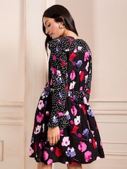 Vestido corto con volantes y escote de pico de Love & Roses - Imagen 4 de 4