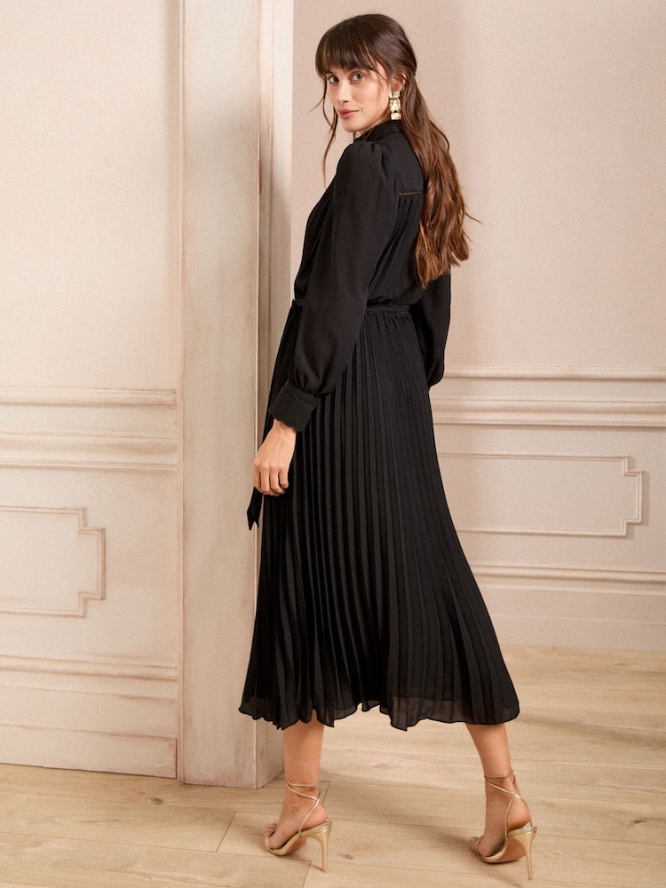 Love & Roses Black Petite Pleated Midi Dress - Image 2 of 4 Love & Roses Black Petite Pleated Midi Dress - Image 2 of 4