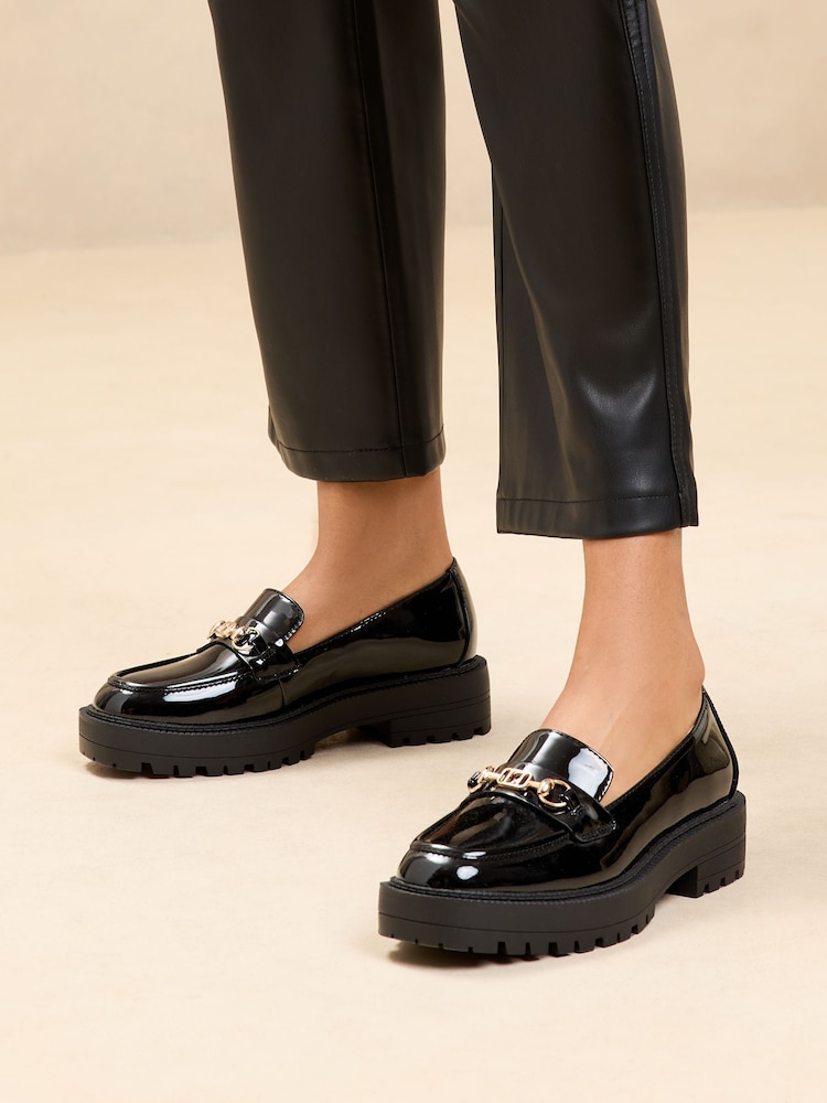 Lipsy Chunky Loafer aus Kunstleder mit Trensenbesatz und Lackdetail - Bild 1 von 4 Lipsy Chunky Loafer aus Kunstleder mit Trensenbesatz und Lackdetail - Bild 1 von 4