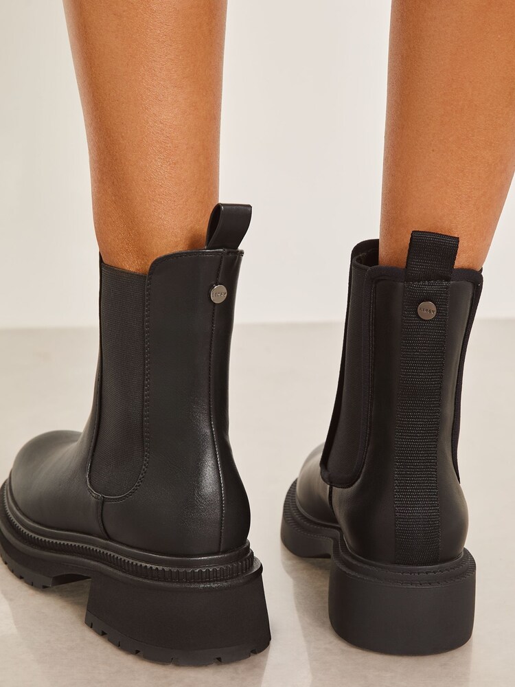 Lipsy Black Standard fit Flat Chunky Chelsea Faux Leather Boots - Image 4 of 4