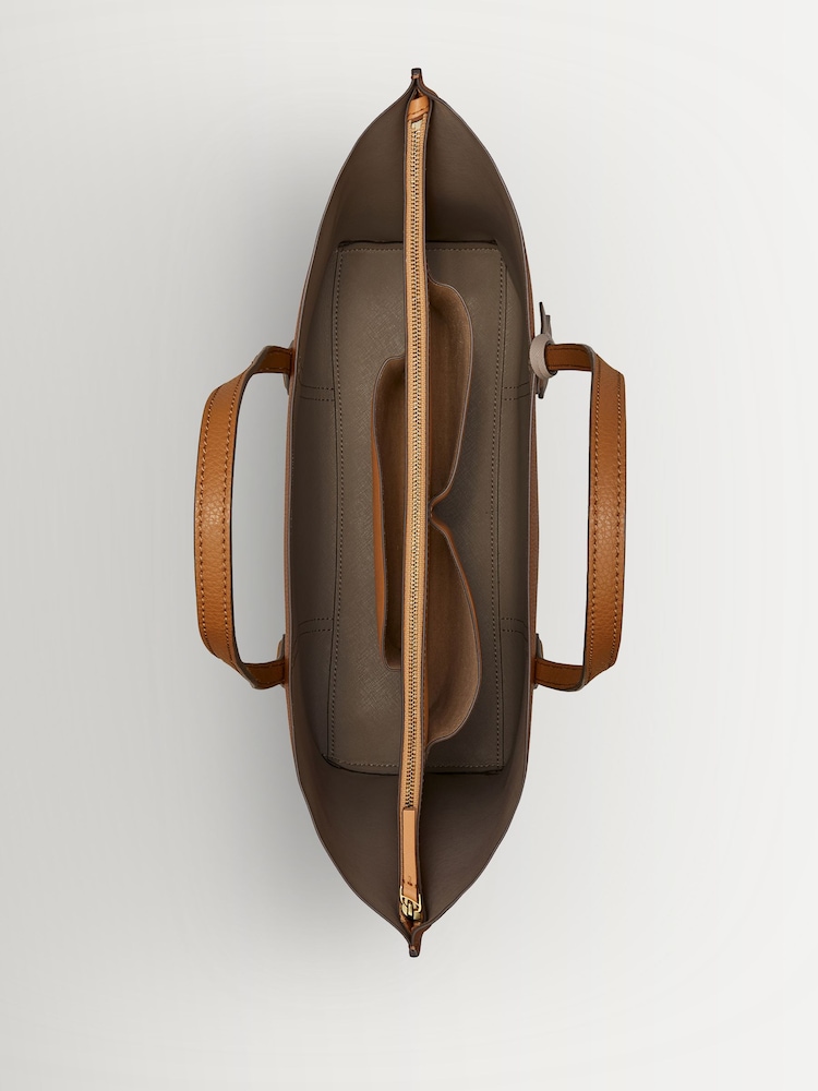 بني - حقيبة نسائية كبيرة بثلاثة أقسام تشكيلة Perry من Tory Burch - صورة 5 من 5 بني - حقيبة نسائية كبيرة بثلاثة أقسام تشكيلة Perry من Tory Burch - صورة 5 من 5