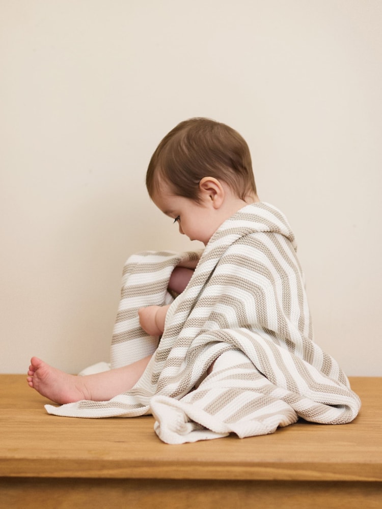 The Little Tailor Baby Chevron Design 100% Cotton Knitted Shawl - Image 6 of 7