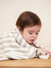 The Little Tailor Baby Chevron Design 100% Cotton Knitted Shawl - Image 7 of 7
