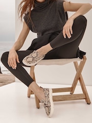 Creme, Schlangenprint - Vionic – Uptown – Loafers in normaler Passform aus Leder - Bild 1 von 11