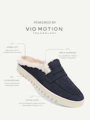 Mornarsko modra/bela - Vionic Uptown Faux Fur Lined Mule čevlji - Slika 7 iz 8