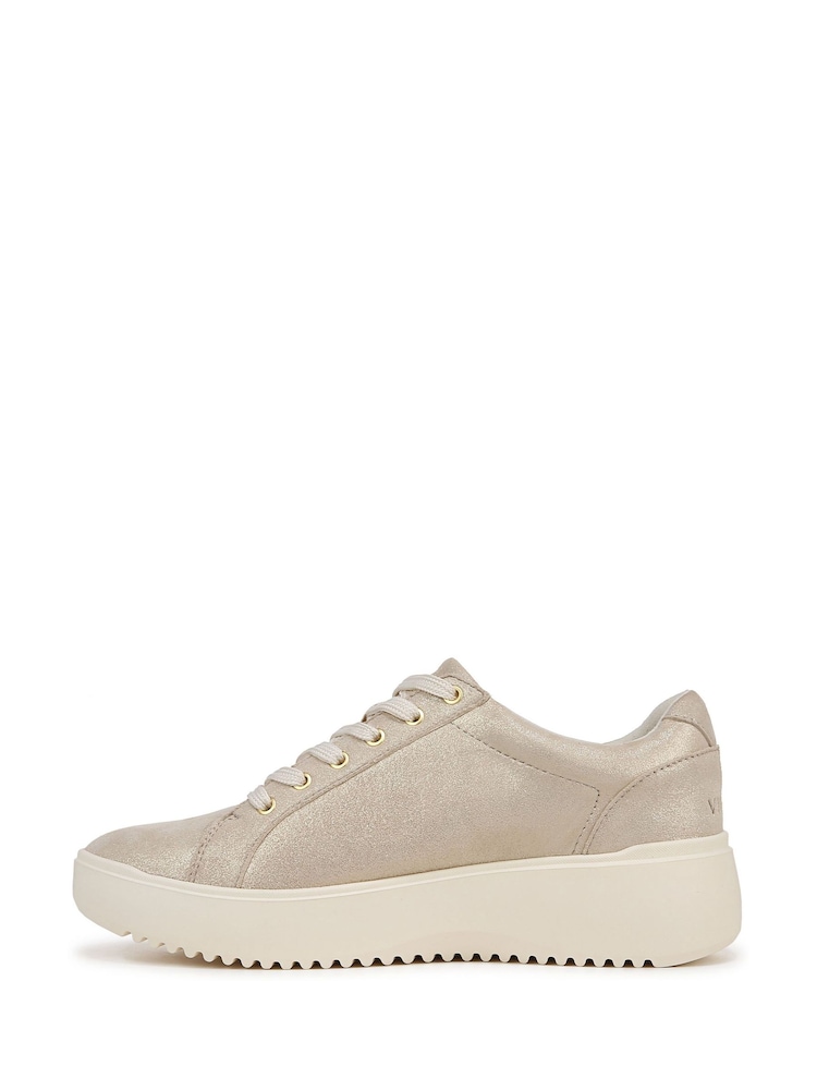 Dorado - Zapatillas de corte estándar con cordones Kearny de Vionic - Imagen 2 de 11 Dorado - Zapatillas de corte estándar con cordones Kearny de Vionic - Imagen 2 de 11