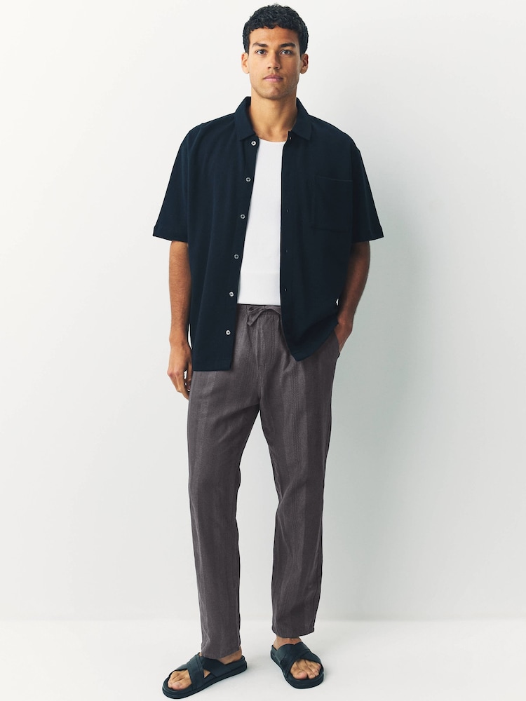 Gris oscuro - Ajuste tapered regular - Pantalones de lino y algodón a rayas - Imagen 2 de 8 Gris oscuro - Ajuste tapered regular - Pantalones de lino y algodón a rayas - Imagen 2 de 8
