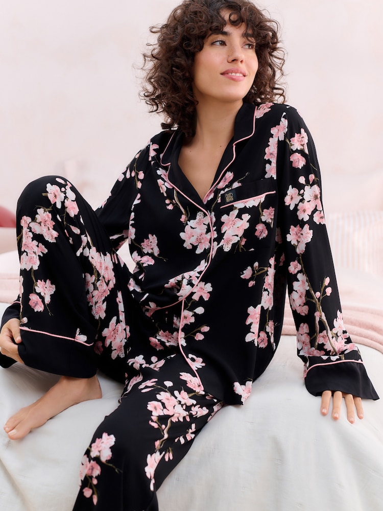 Bath & Body Works Black Japanese Cherry Blossom Button Through Pyjama Set - Image 3 of 11