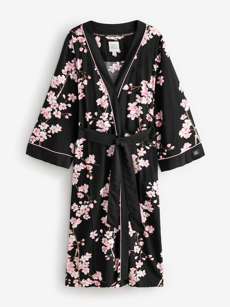 Bath & Body Works Black Japanese Cherry Blossom Lightweight Robe - Image 5 of 8