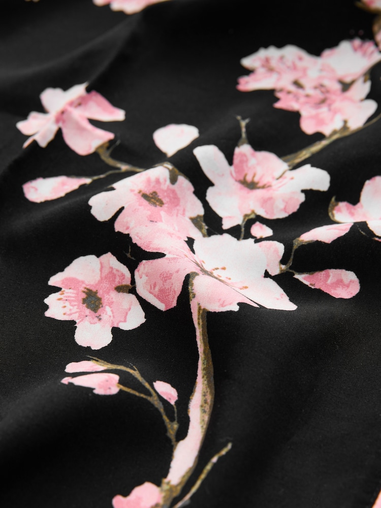Bath & Body Works Black Japanese Cherry Blossom Lightweight Robe - Image 6 of 8